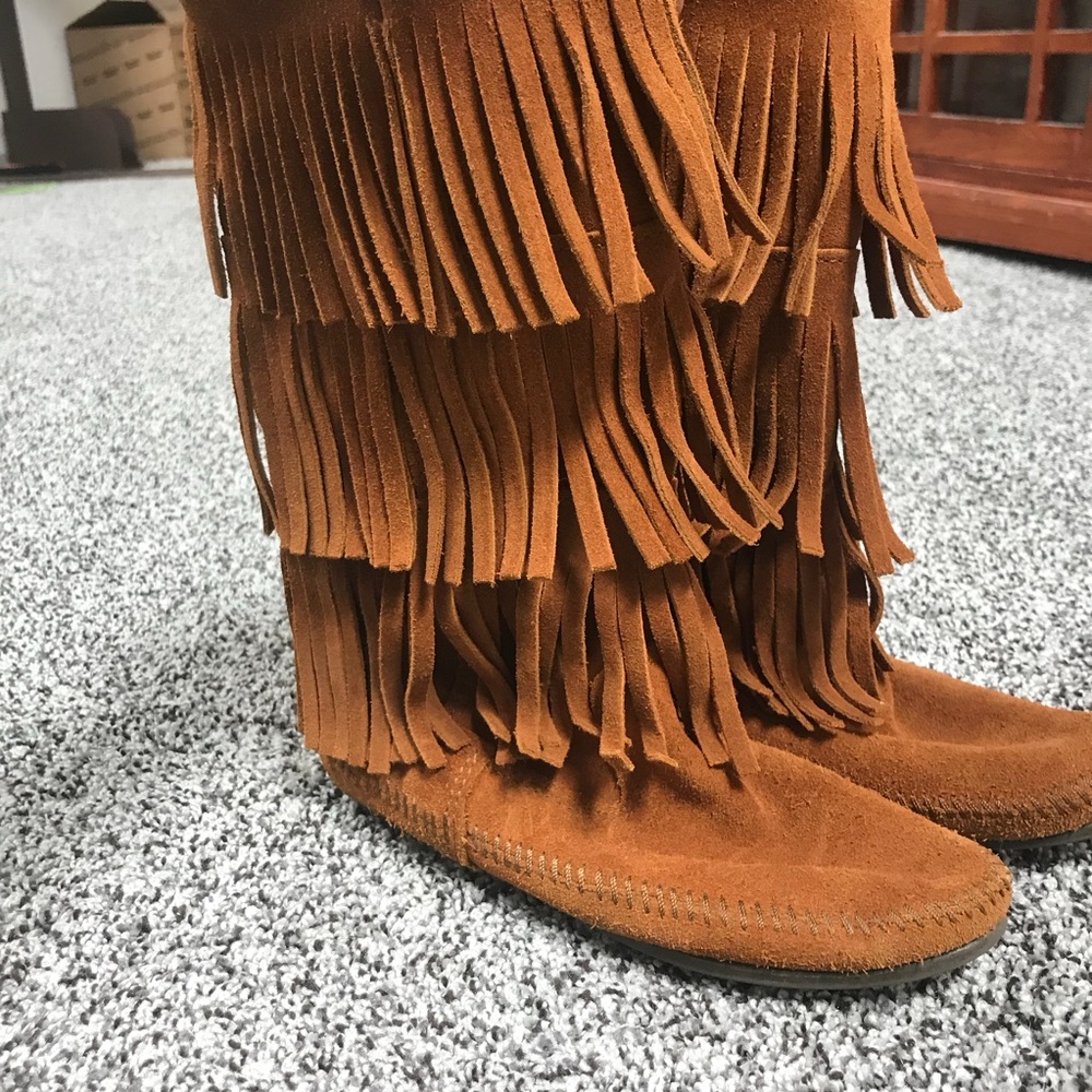 Minnetonkas - fringe boots